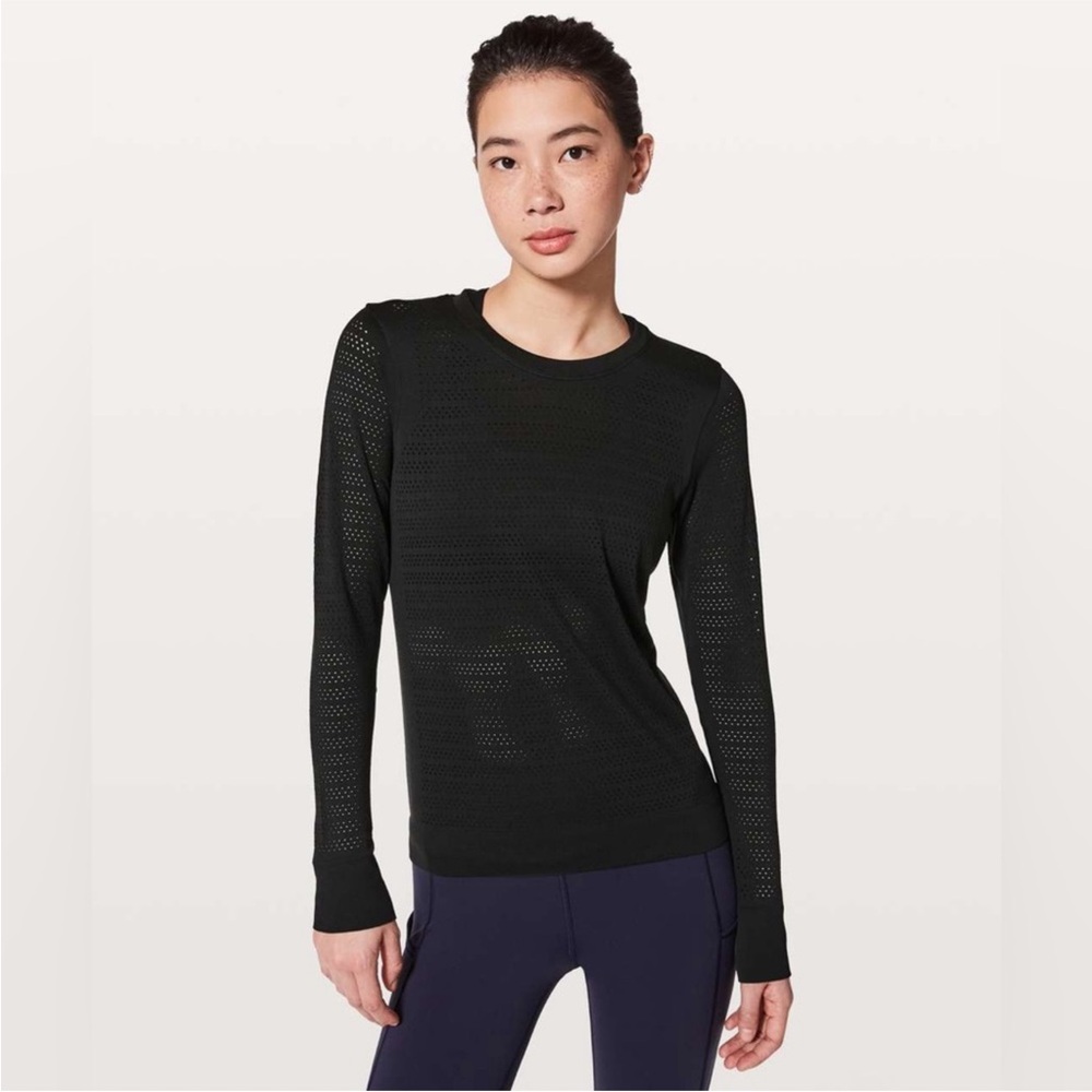 Lululemon Breeze By Long Sleeve
Black - size 6